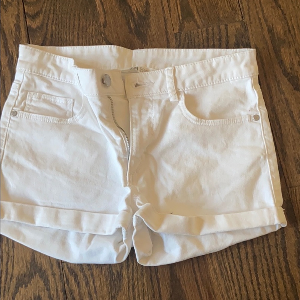 white H&M jean shorts